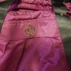 Lululemon rare! Gym bag with yoga mat opening! Color on trend for spring!